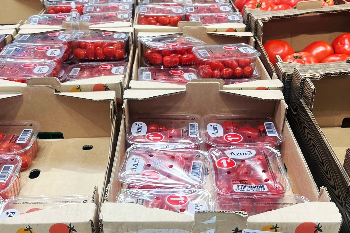 Agricultores alertan de la venta en supermercados de cherry marroquí «disfrazado» de tomate español