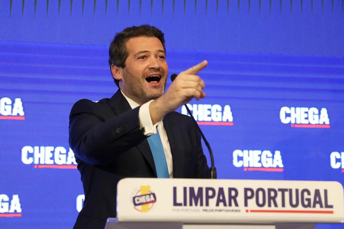 El líder patriota André Ventura, aliado de Santiago Abascal, lidera las encuestas de la primera vuelta presidencial en Portugal