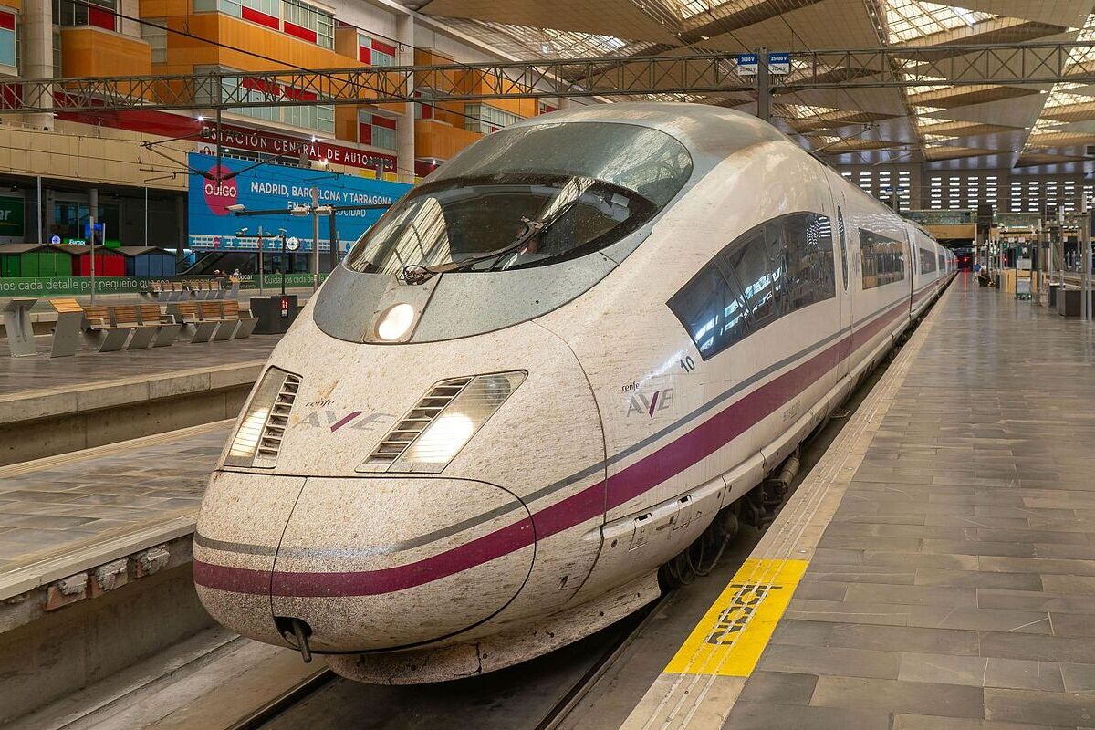 Nueva jornada de caos ferroviario en el norte de España: una incidencia en La Coruña obliga a Renfe a desviar trenes y transportar viajeros por carretera