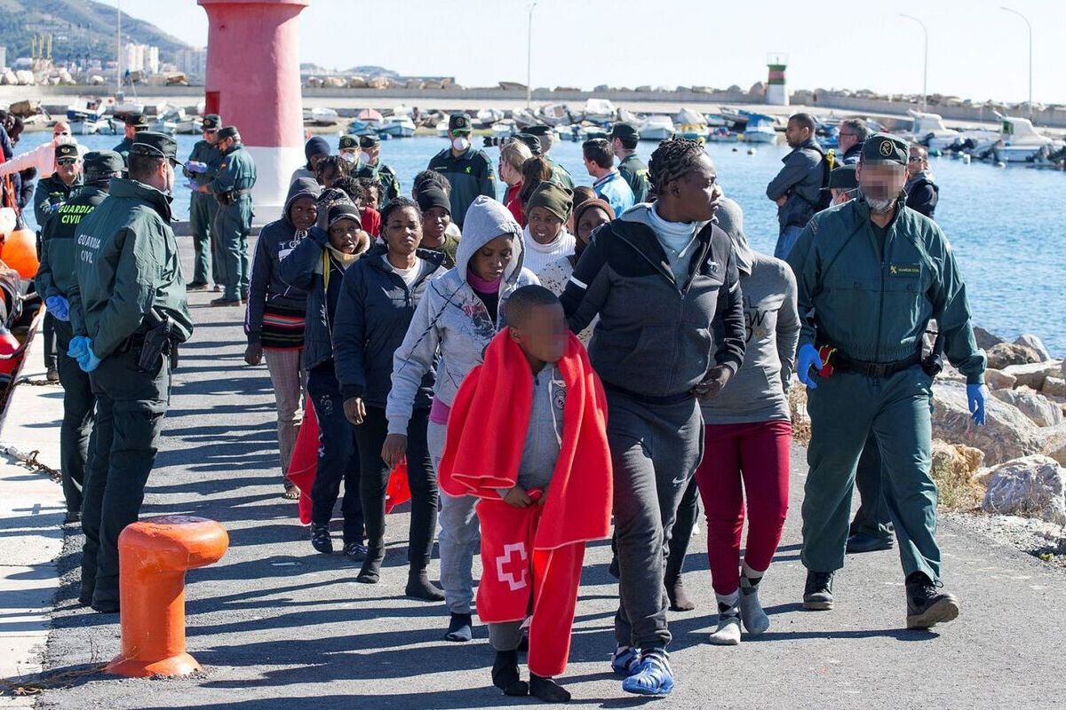 La ruta atlántica se vuelve más letal: las mafias se desplazan al sur para eludir el control y lanzar más salidas hacia Canarias