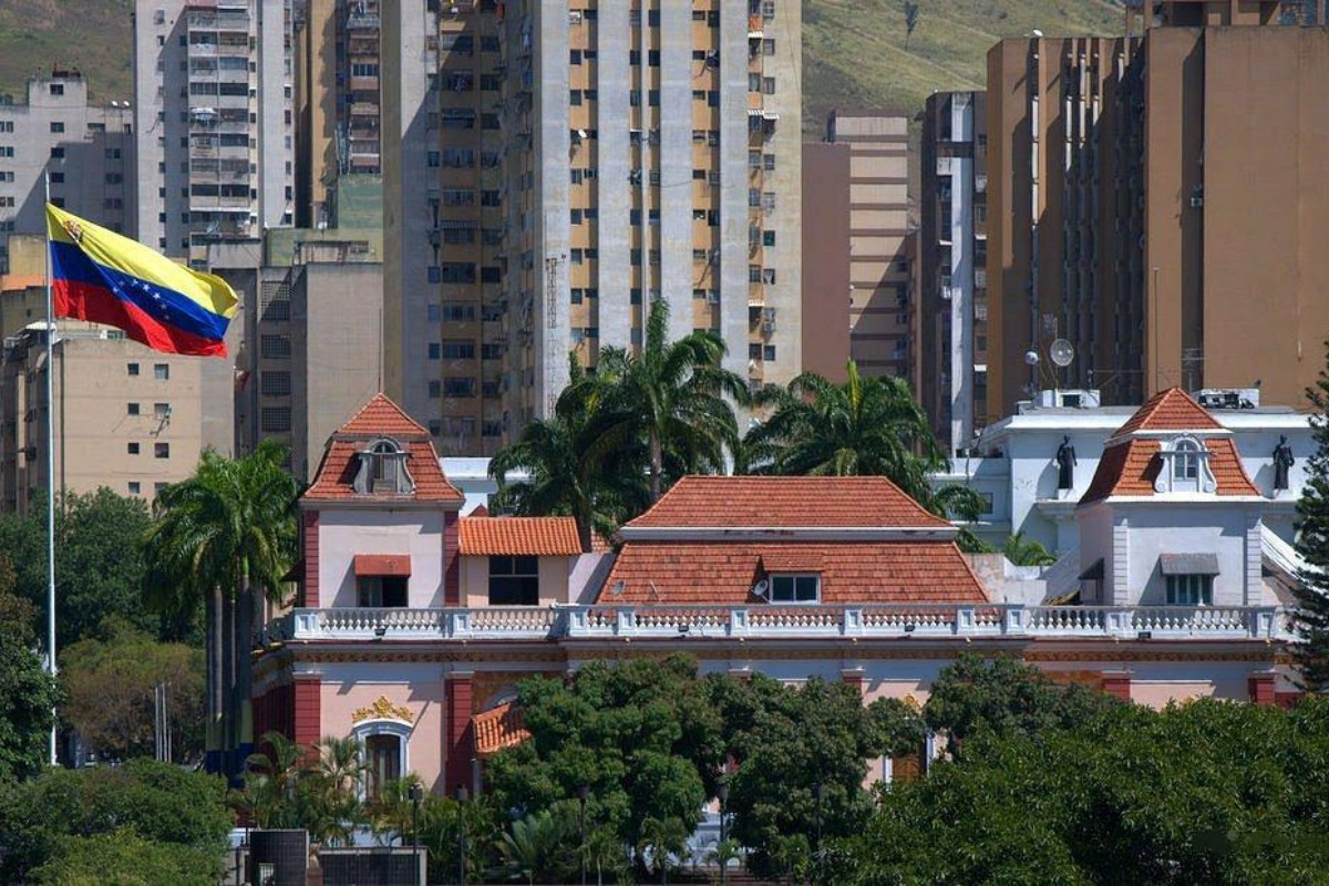 Reportan un tiroteo en las adyacencias del Palacio de Miraflores, sede del Gobierno de Venezuela