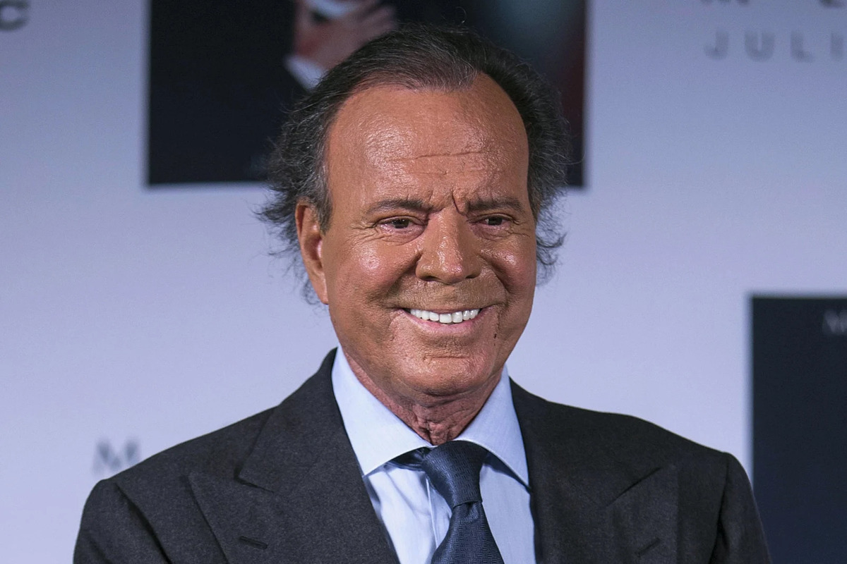 El equipo jurídico de Julio Iglesias estudia presentar una demanda contra ‘ElDiario.es’ y ‘Univison’ por un valor de 200 millones de dólares