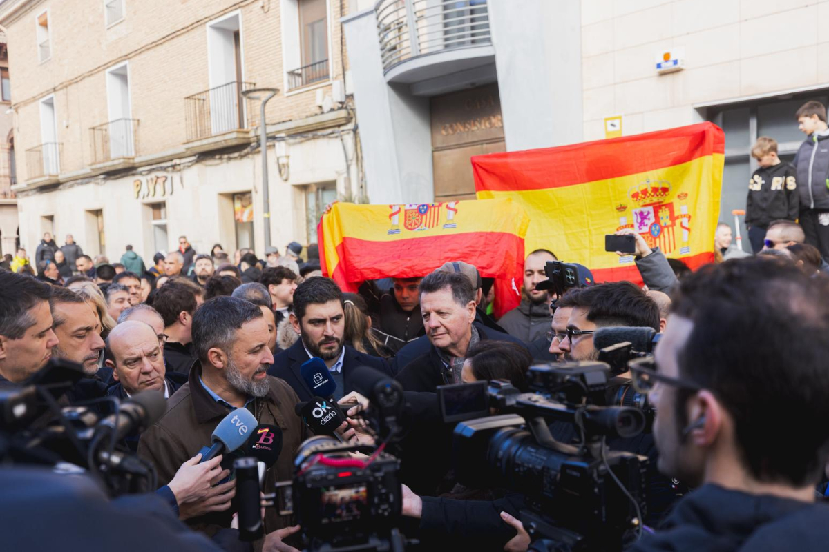 Santiago Abascal recuerda que PP y PSOE aplican las mismas políticas migratorias, y señala que sólo VOX habla de los «problemas reales» de los aragoneses