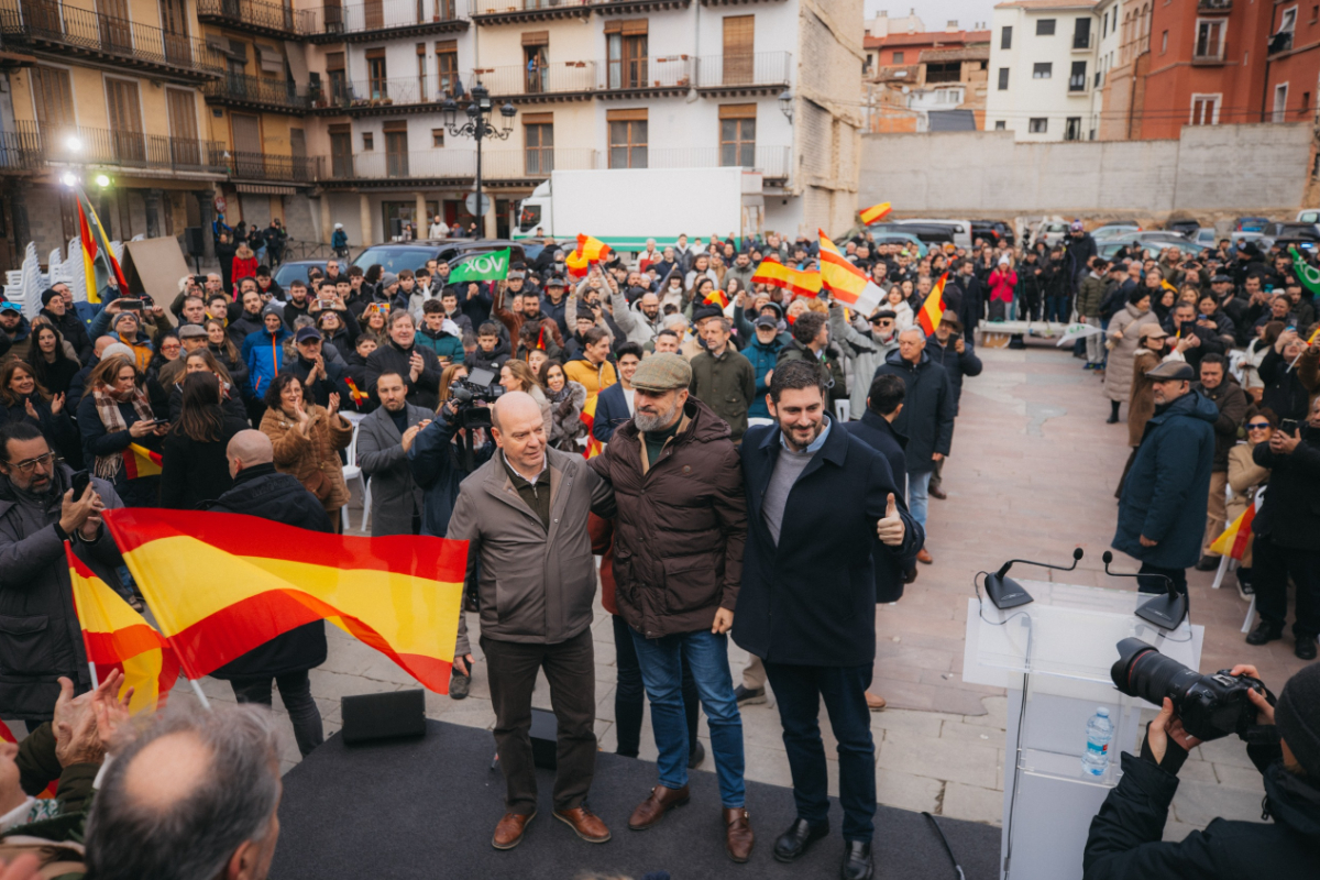 Santiago Abascal recuerda ante más de 2.000 personas en Calatayud (Zaragoza) que España está «secuestrada» por una «mafia corrupta y traidora»