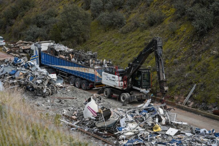 Los raíles y las soldaduras de Adamuz siguen guardados en Transportes pese a la autorización judicial para su análisis nueve meses después de la tragedia