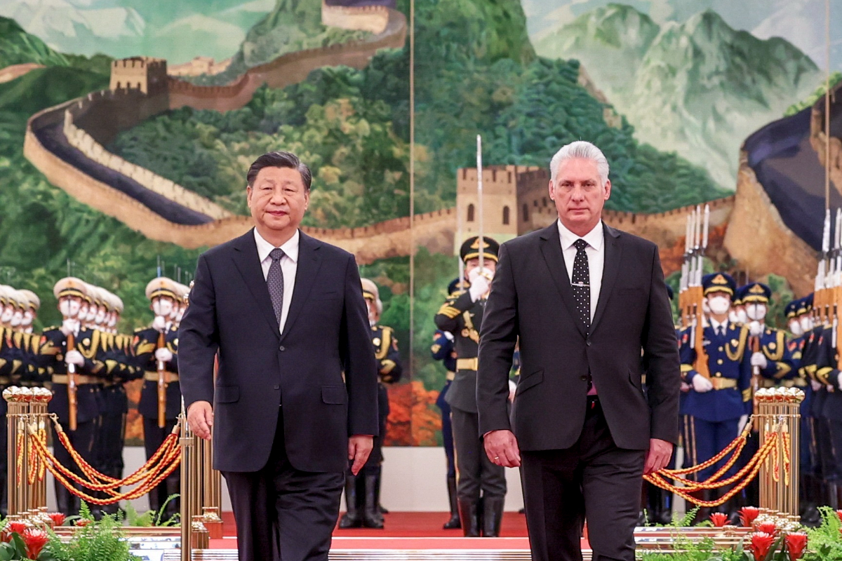 La dictadura comunista de China envía 68 millones a la tiranía de Cuba, asfixiada desde la captura de Maduro