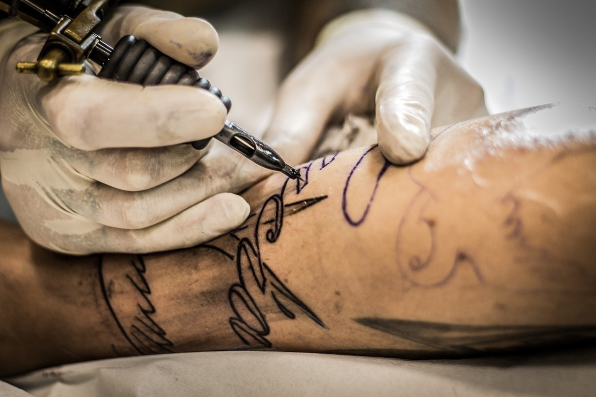 Condenan a cinco años de prisión a un tatuador por abusar sexualmente de una clienta en Ibiza