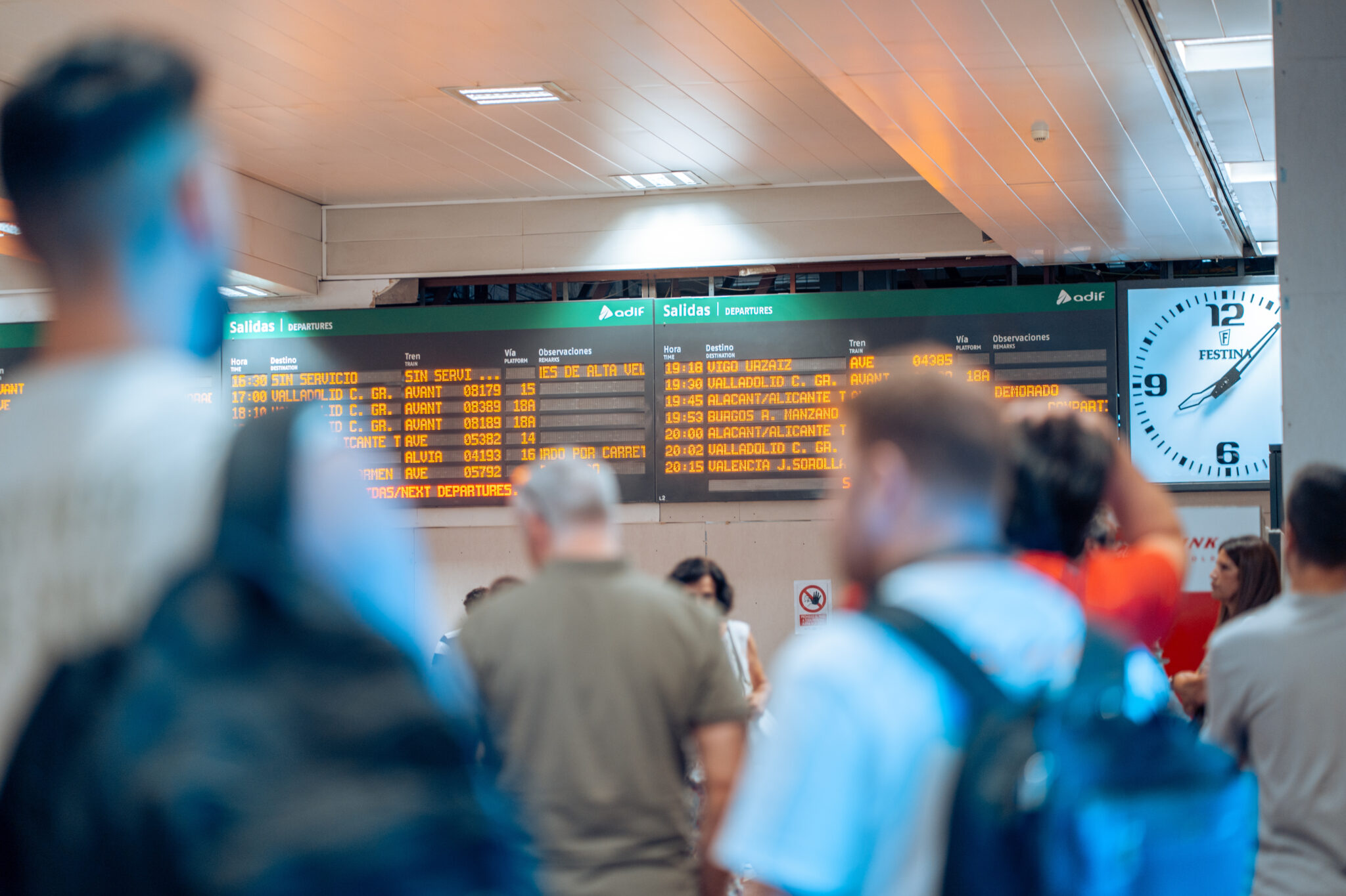 Un ciberataque con IA alcanza sistemas interconectados de Renfe y Adif y permite acceder a datos personales de usuarios