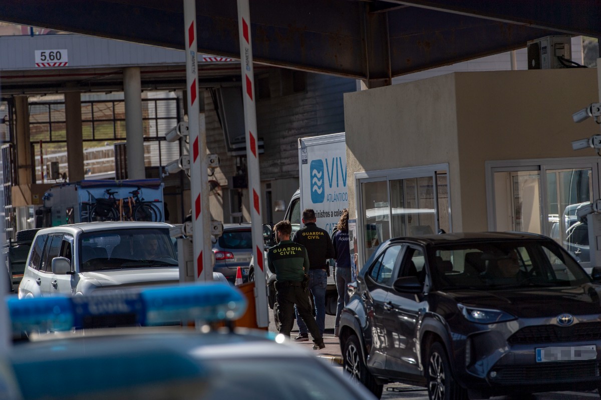 Colapso histórico en la frontera de Ceuta con colas de hasta 18 horas por el aumento del tránsito desde Marruecos