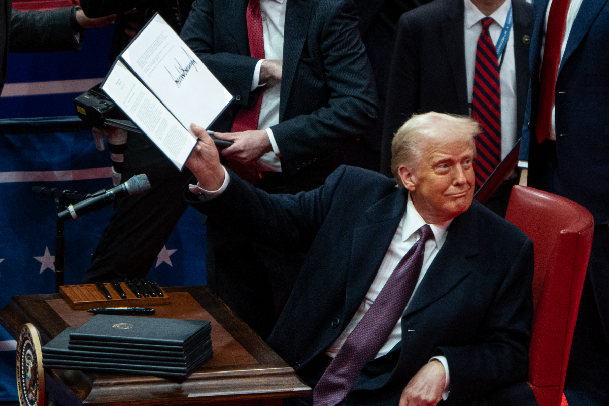 La Administración Trump suspende la tramitación de visados a inmigrantes de 75 países: «Pueden convertirse en una carga pública»