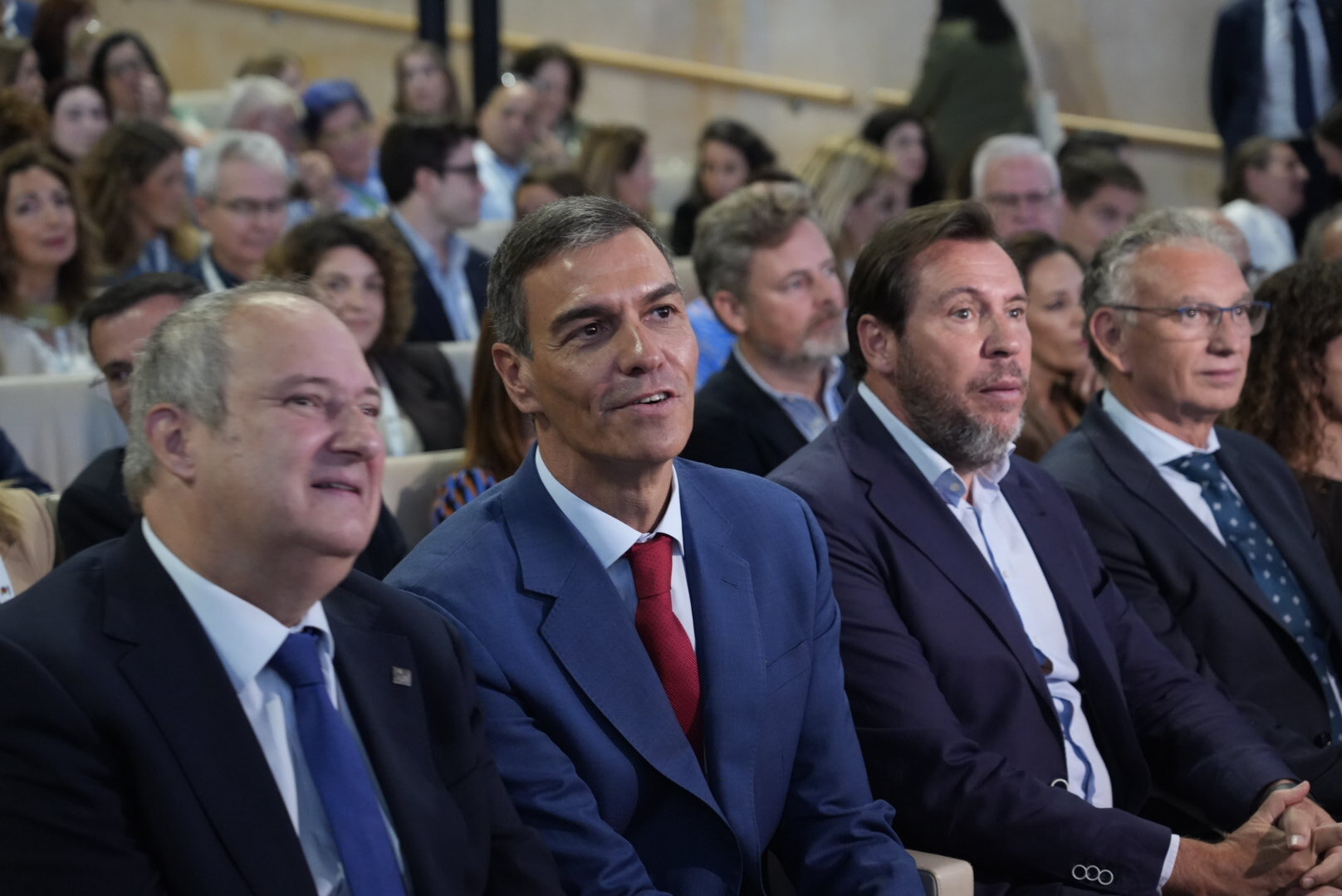 El Gobierno de Sánchez dejó de gastar casi uno de cada cuatro euros disponibles para vías ferroviarias o carreteras en 2024