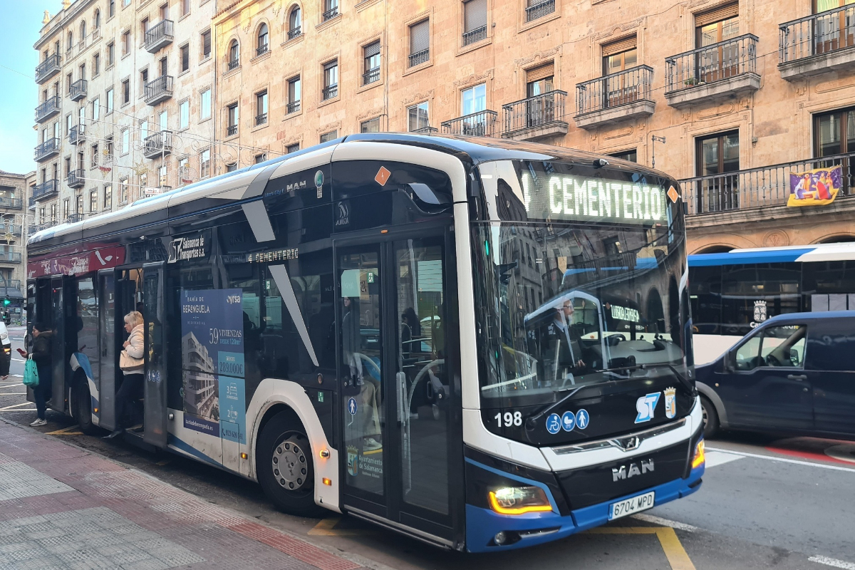 Detenidos 15 conductores de autobús en Barcelona por lucrarse con la inmigración ilegal entre Francia y España: cobraban hasta 400 euros por traslado