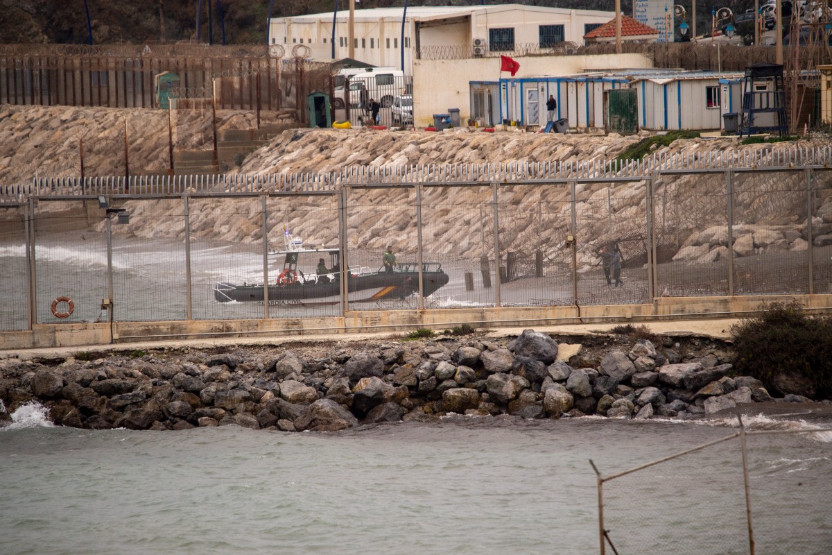 El temporal dispara la invasión migratoria en Ceuta y lleva al límite a la Guardia Civil