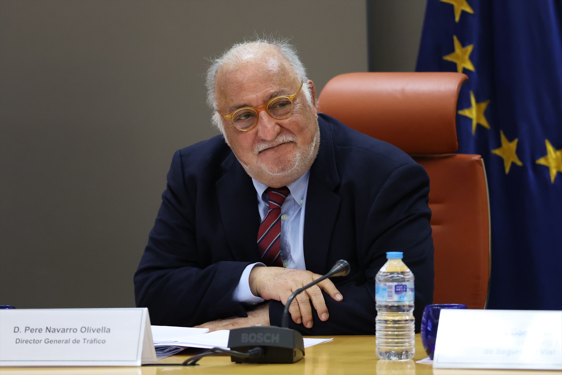 Pere Navarro pide a la Guardia Civil que deje de ser flexible y multe a los coches sin baliza V16: las sanciones ascenderán hasta los 200 euros