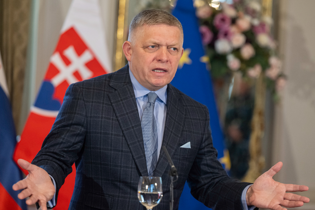 El primer ministro eslovaco Fico estalla contra Bruselas y acusa a Von der Leyen de asfixiar la industria europea con el «dogma climático»