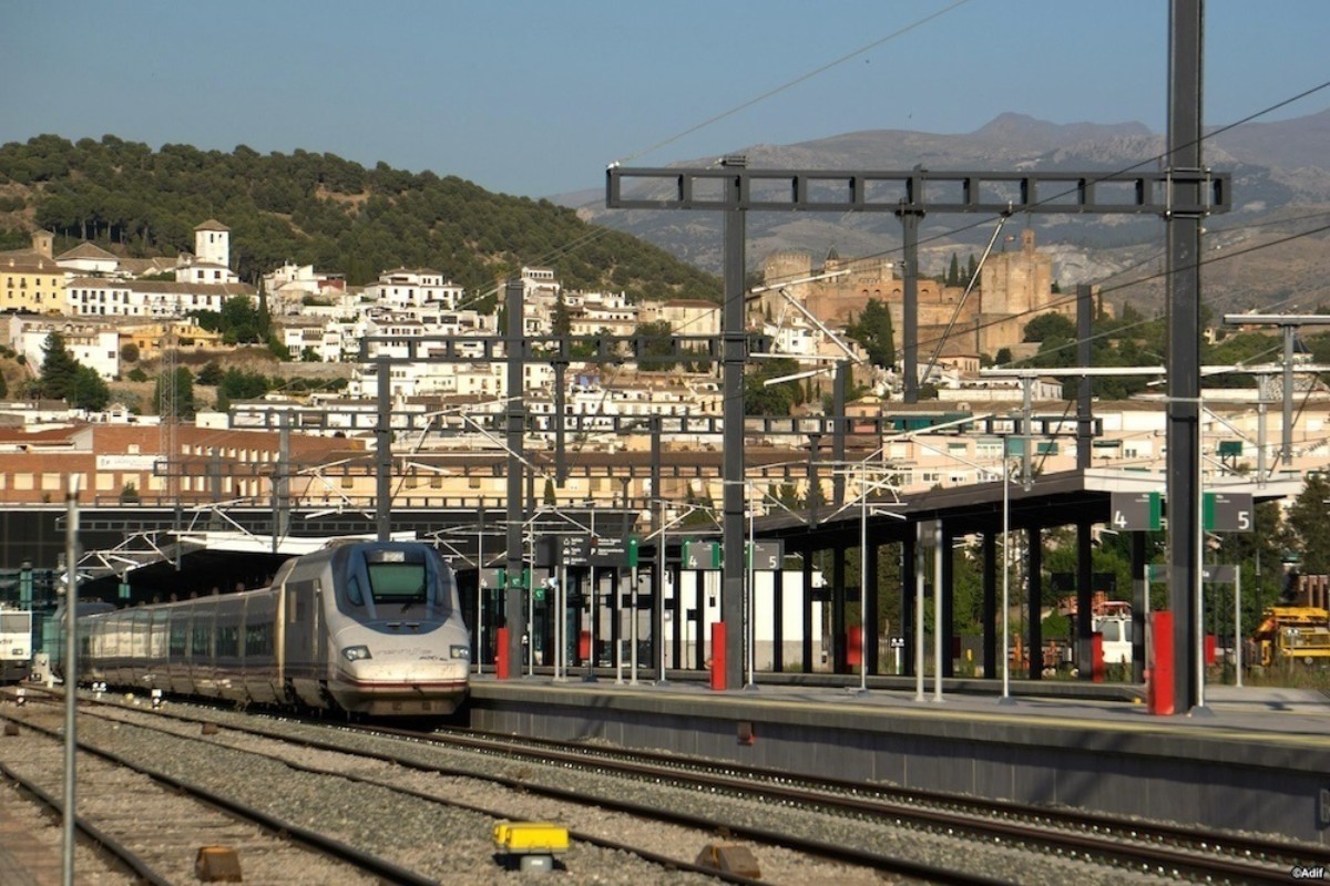 Adif gastará más de 750.000 euros en medir su  imagen mientras líneas como la de Madrid-Andalucía siguen sin fecha de reapertura