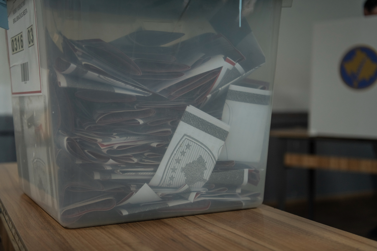 Detenidas más de un centenar de personas bajo sospecha de manipulación de votos en las elecciones de Kosovo