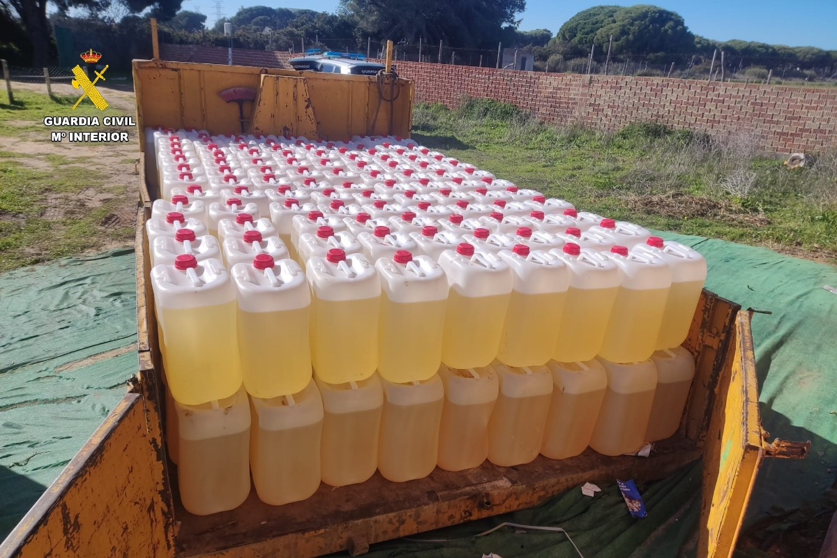 Desmantelada una red de petaqueo que abastecía a narcolanchas con casi 20.000 litros de gasolina en Cádiz y Málaga