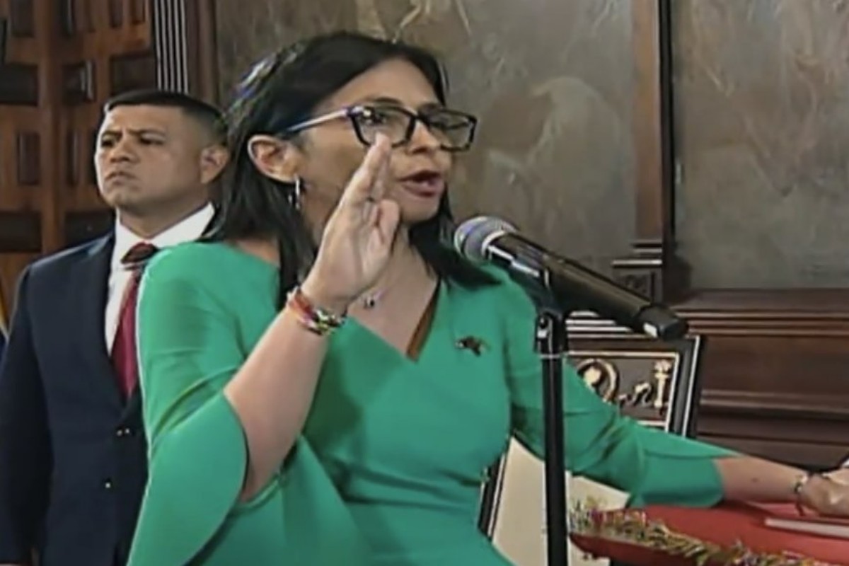 Delcy Rodríguez es juramentada por el Parlamento chavista como «presidente encargada» de Venezuela