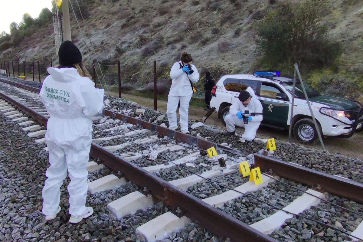 Se inician los trabajos de reparación de la vía en Adamuz tras el accidente del día 18