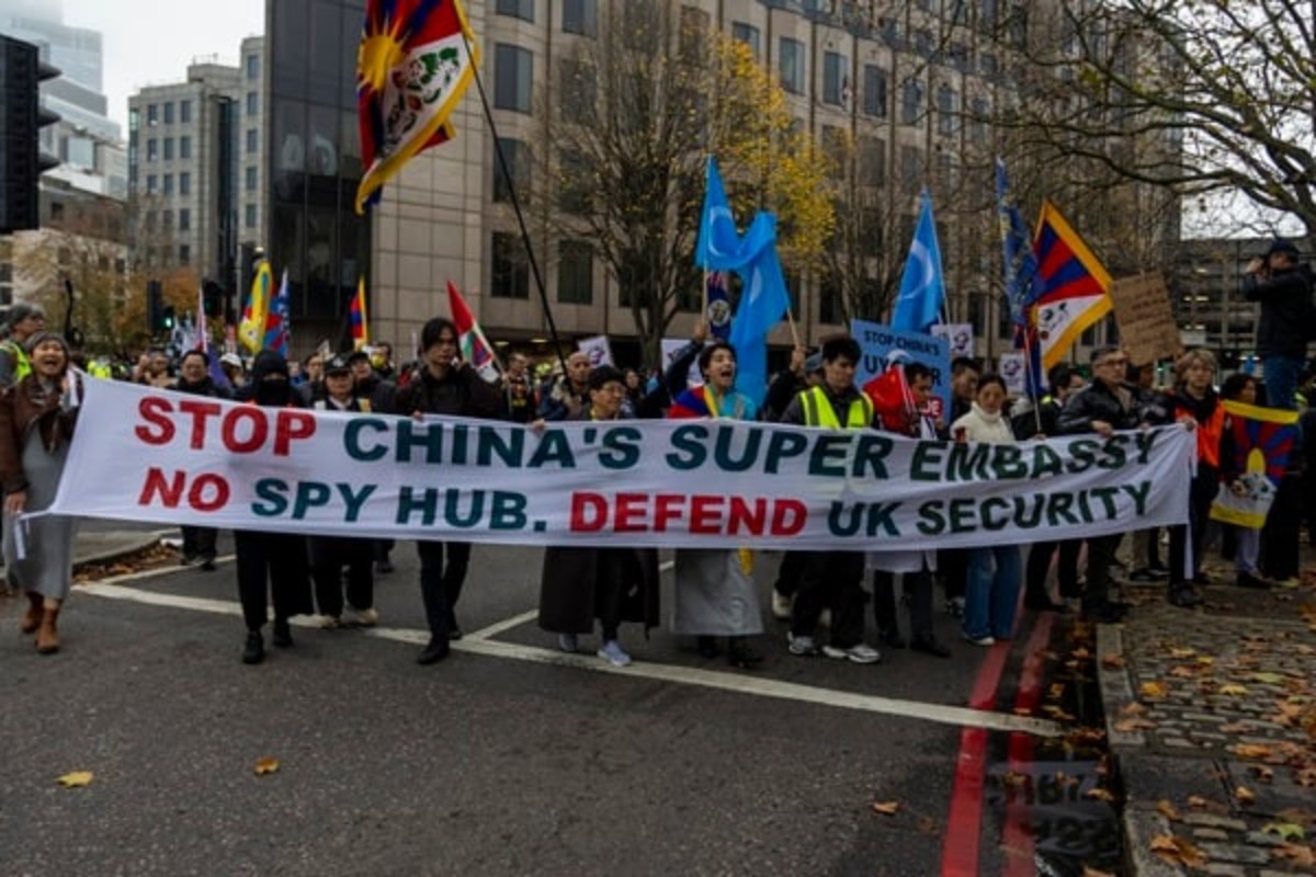 El Reino Unido abre la puerta al espionaje chino de Occidente: el Gobierno aprueba la construcción de una «megaembajada» de Pekín en Londres
