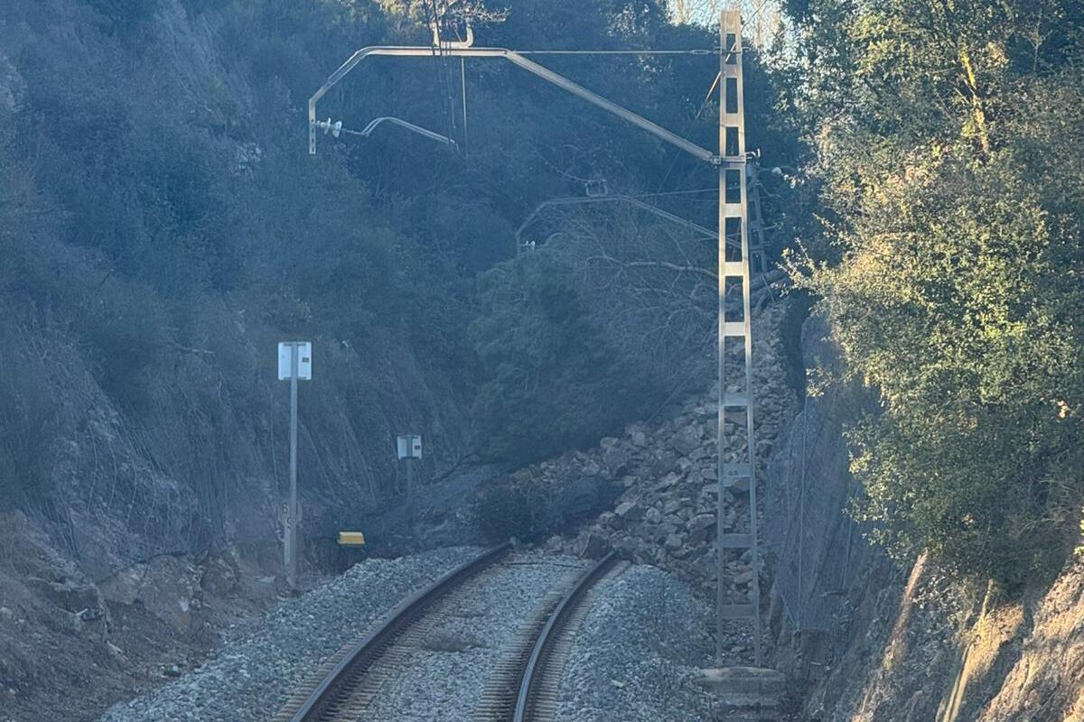 Interrumpida la circulación de los trenes de la línea R1 de Rodalies por un nuevo desprendimiento en Gerona