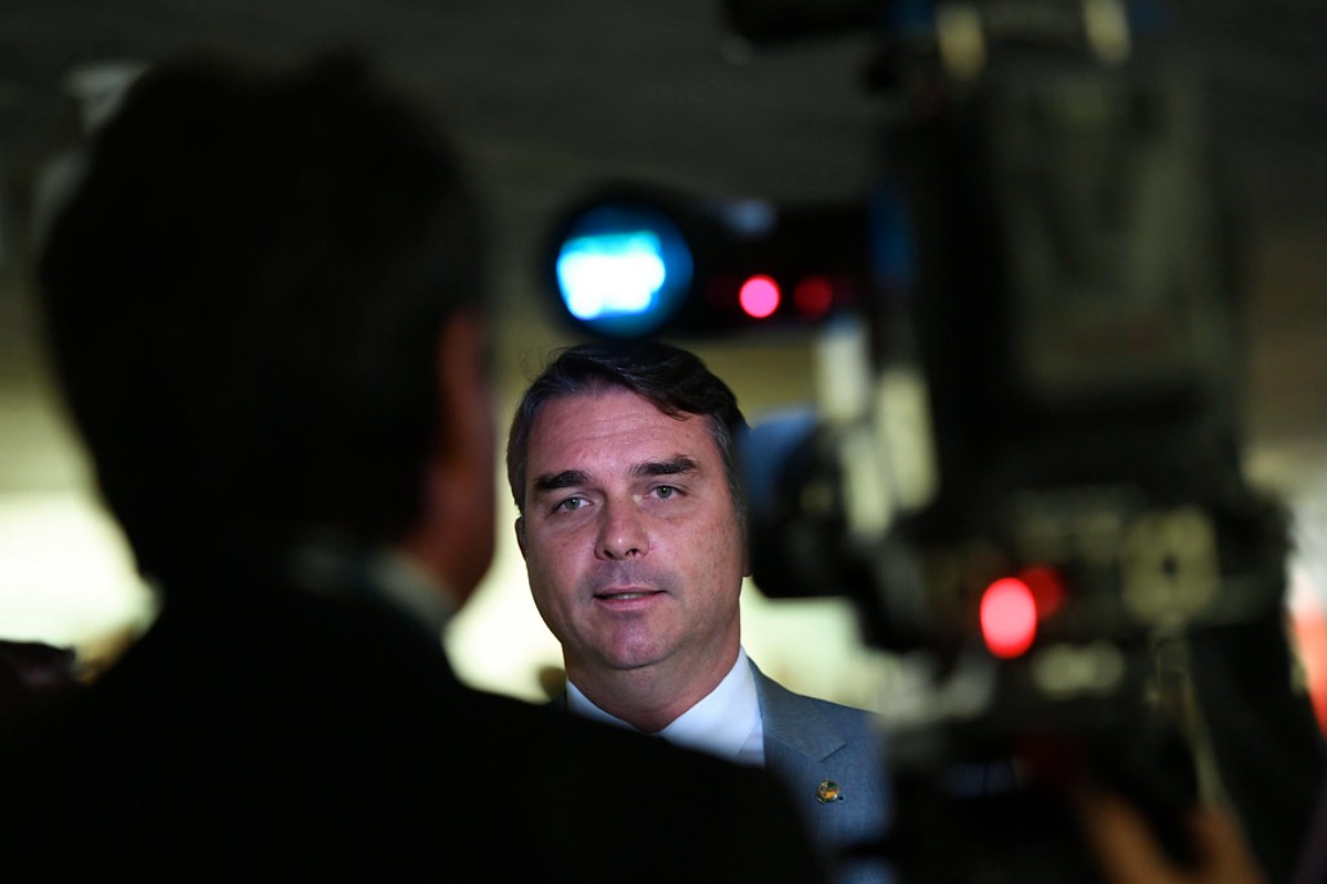 Flávio Bolsonaro recuerda que su padre está en prisión debido a una persecución política: «Las ideas no pueden ser encarceladas»