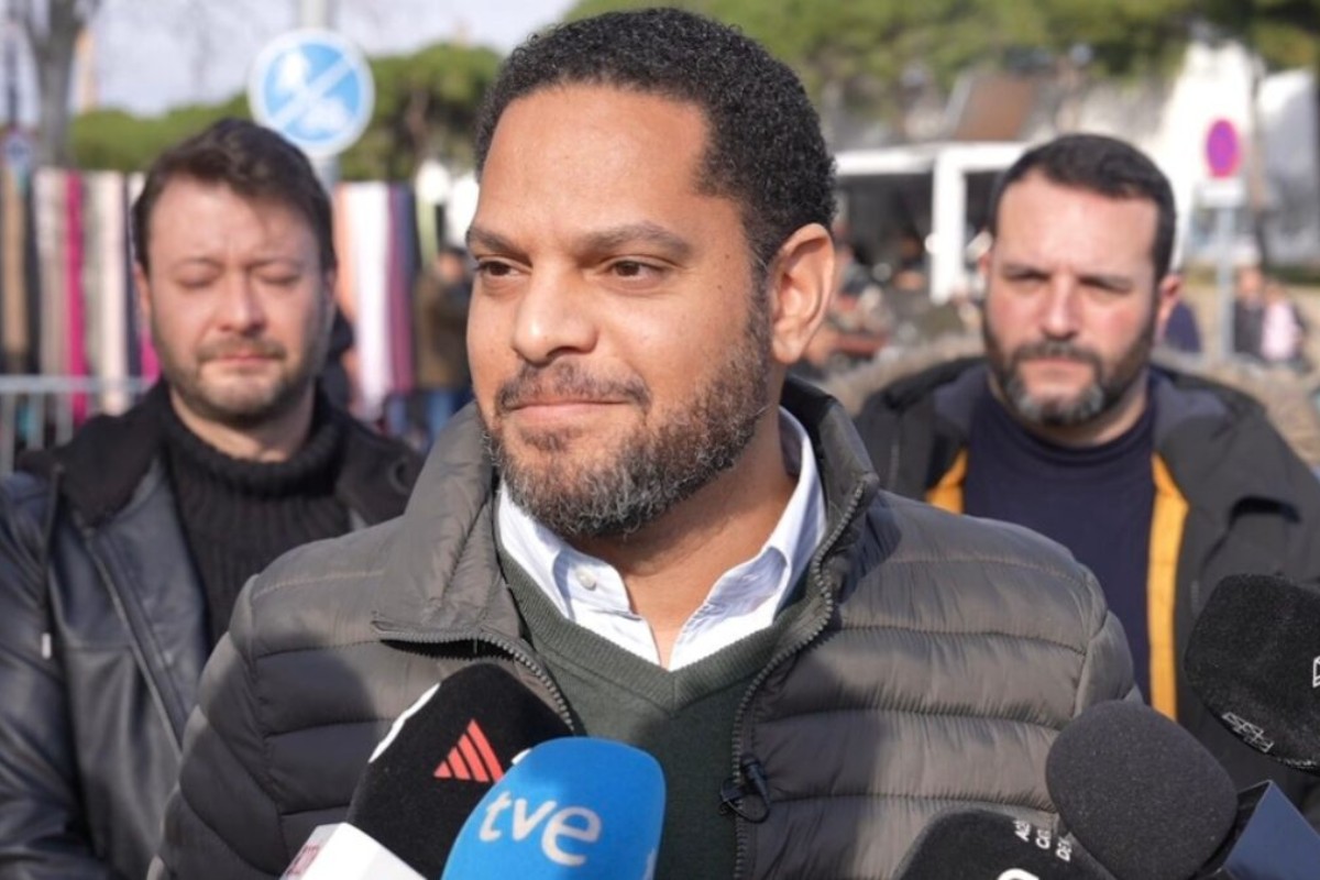 Ignacio Garriga (VOX) exige que los desalojados del Instituto B-9 sean reubicados en el CIE de Zona Franca para ser inmediatamente expulsados a sus países de origen