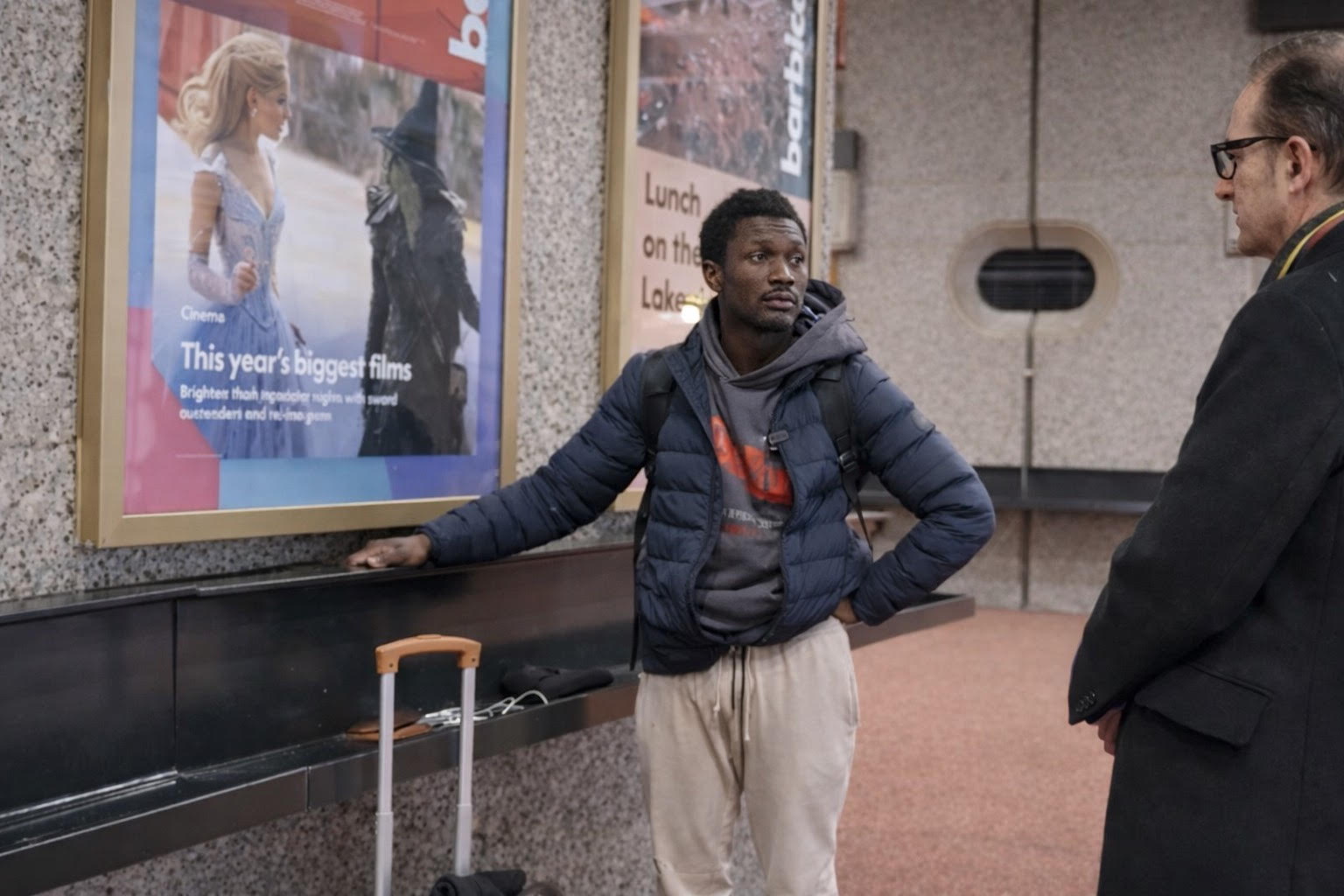 Un inmigrante ilegal de EEUU y origen africano permanece un año en Reino Unido recibiendo ayudas sociales pese a ser rechazada su solicitud de asilo