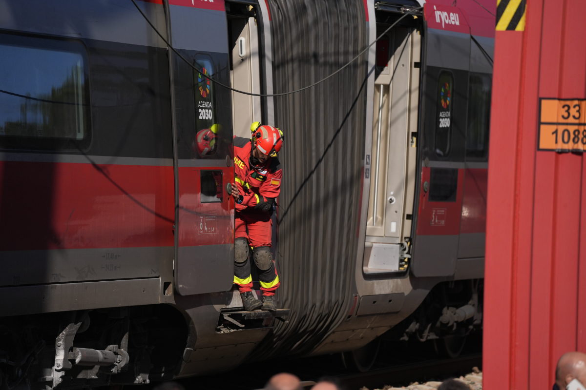 Adif alertó en un documento interno de otra rotura de carril a diez kilómetros del accidente de Adamuz  la misma semana de la catástrofe