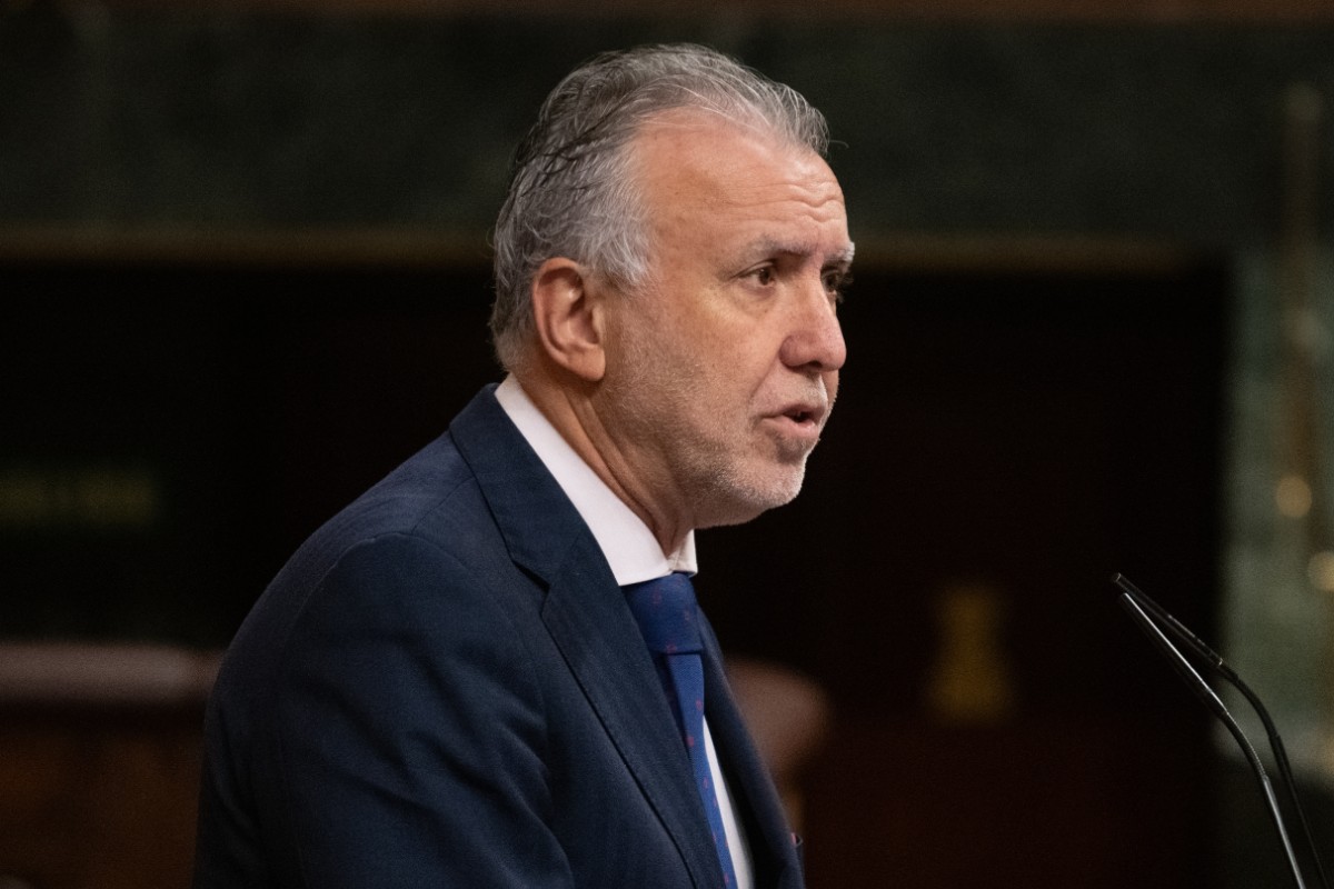 El ministro Torres certifica el aliento del efecto llamada: casi 900 menas han sido trasladados a la Península desde Canarias, Ceuta y Melilla