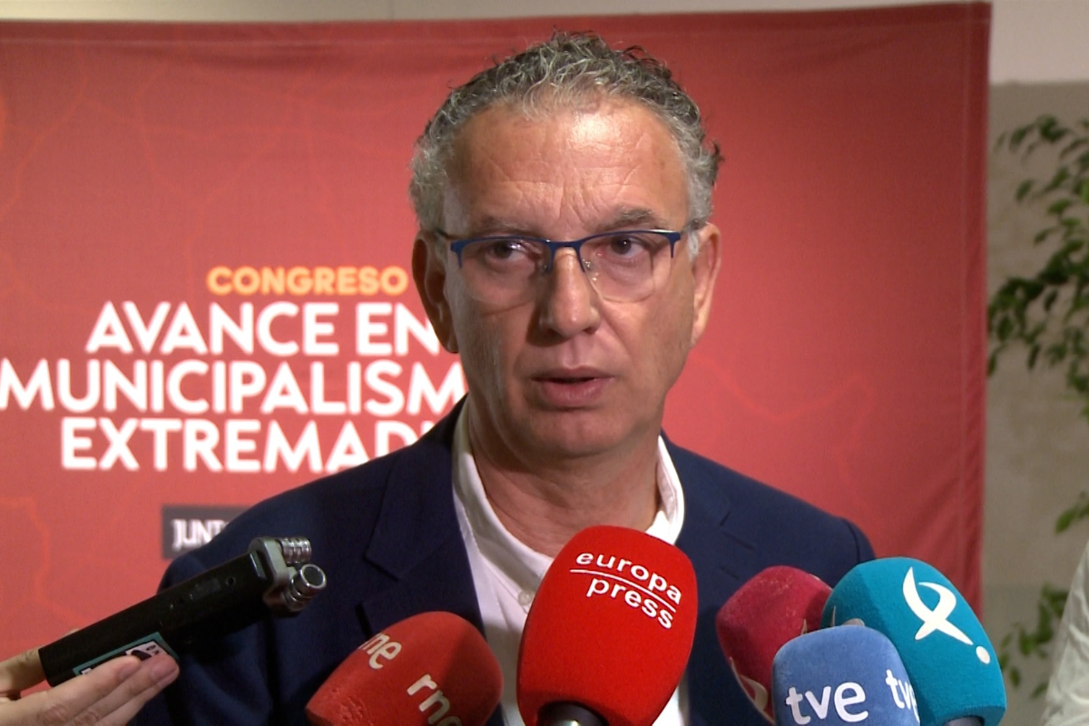 Una concejal socialista denuncia al presidente de la Gestora del PSOE en Extremadura y amigo personal de Pedro Sánchez, José Luis Quintana, por acoso laboral