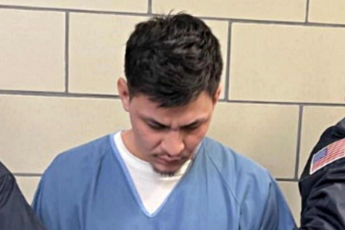 Un inmigrante ilegal guatemalteco condenado a sólo ocho meses de cárcel tras morder y agredir brutalmente a agentes del ICE en EEUU