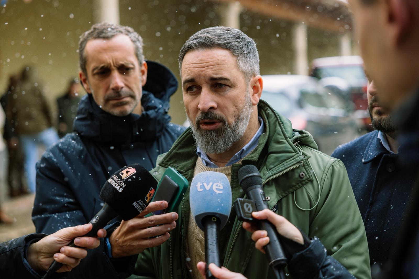 Santiago Abascal carga contra Pedro Sánchez por la «regularización» masiva de inmigrantes ilegales: «Las tiranías desprecian a su propio pueblo»