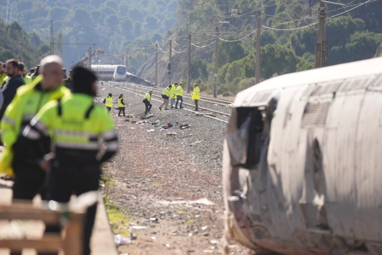 VOX exige que Sánchez, Puente, Ábalos y Koldo comparezcan en la comisión del Senado sobre Adamuz: «La corrupción mata»