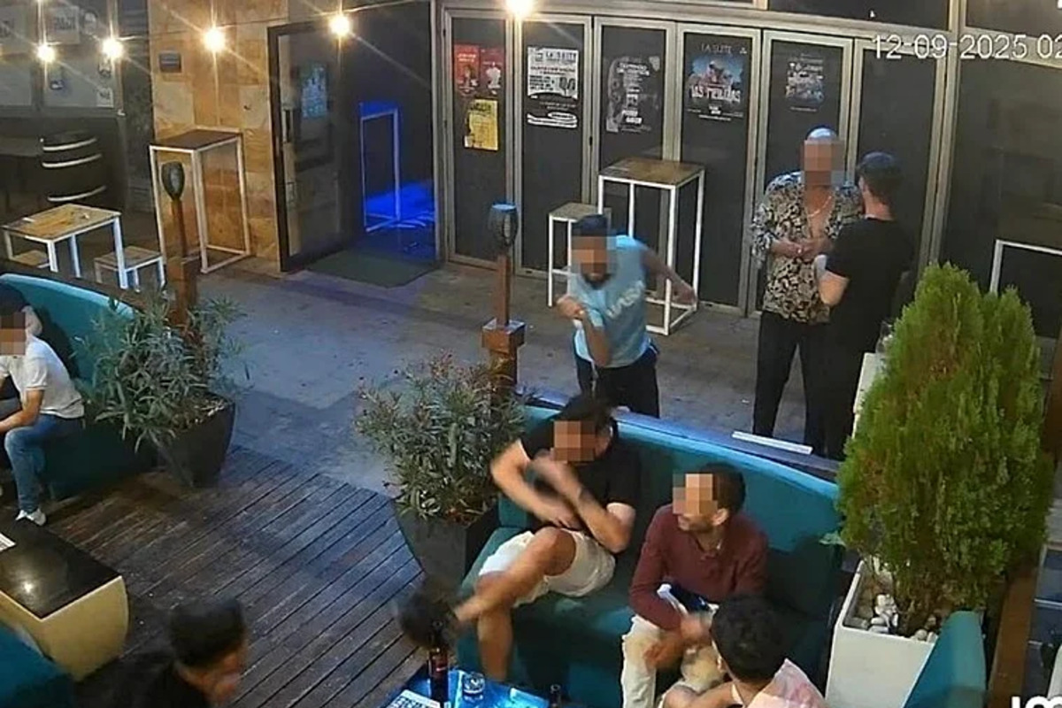 Un inmigrante magrebí apuñala por la espalda en el cuello y la cabeza a un hombre en un bar de Puerto de Mazarrón (Murcia)