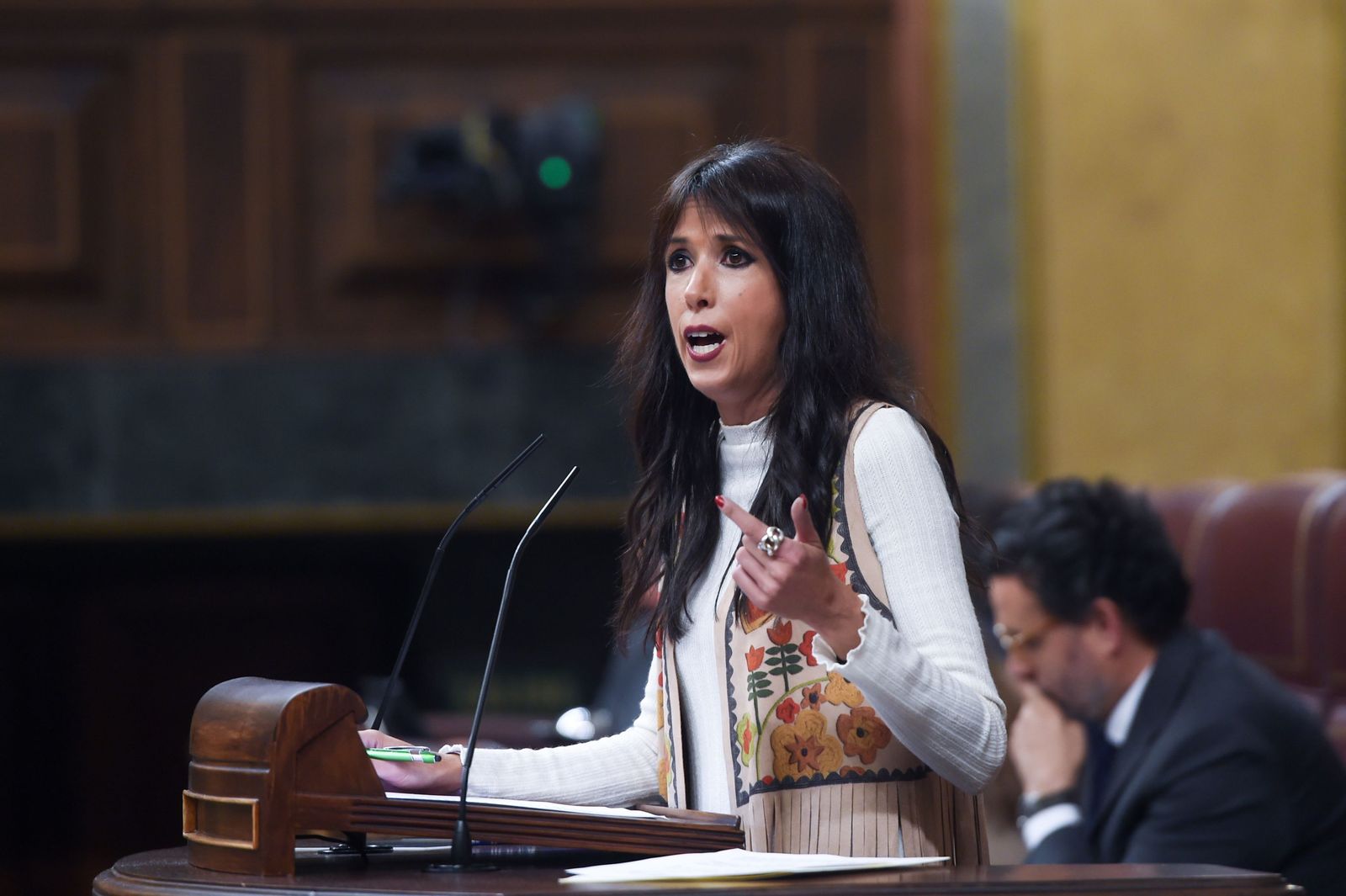 Una diputada de Podemos llama «parásitos» a los venezolanos en España por celebrar la captura de Nicolás Maduro