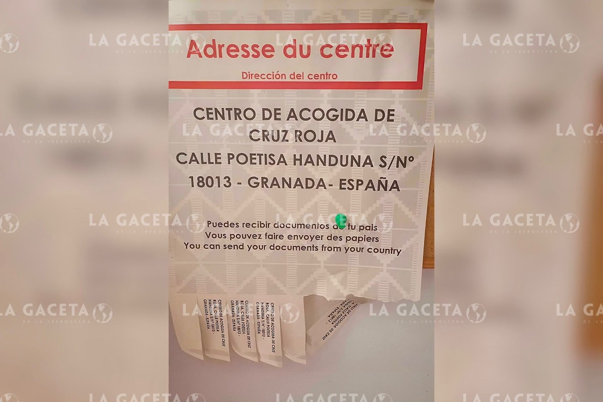 La Policía investiga a Cruz Roja por un cartel en Granada que alienta el efecto llamada y puede fomentar fraudes en la tutela de menas