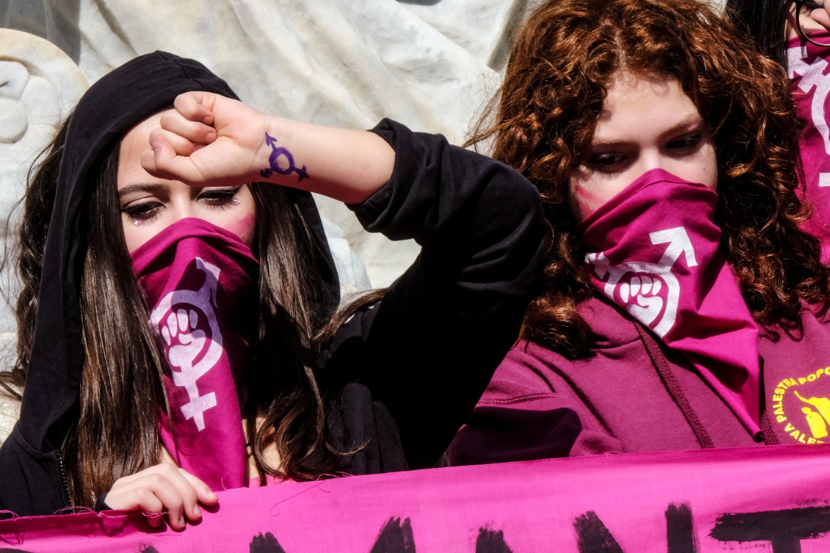La brecha ideológica entre sexos de la Generación Z provocada por el ‘wokismo’ amenaza a Occidente