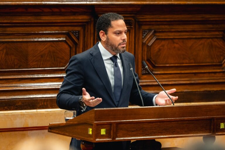Ignacio Garriga (VOX), ante el atraco a una joyería cerca de la plaza de Artós de Barcelona: «La inmigración masiva y el buenismo con los delincuentes tienen consecuencias»