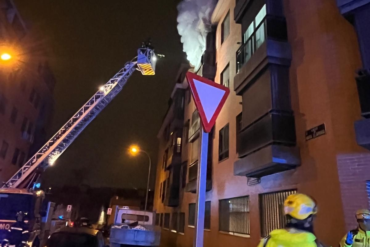 Fallecen tres personas en el incendio de una vivienda en el barrio de Carabanchel (Madrid)