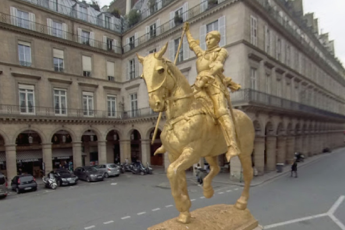 Nuevo ataque contra la fe cristiana: vandalizan la estatua de Santa Juana de Arco en París