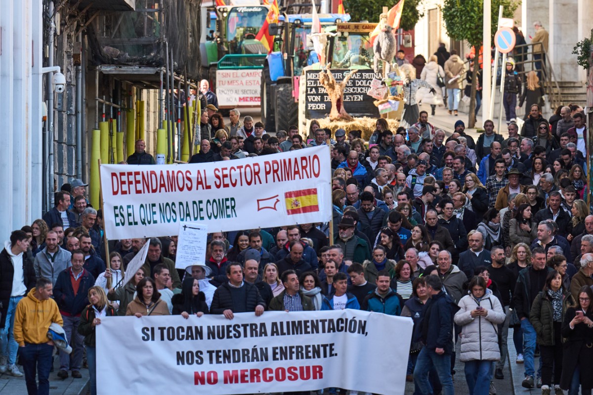 Miles de agricultores se manifiestan en toda España contra el acuerdo con Mercosur: «Es una traición que pone en peligro la seguridad alimentaria de Europa»