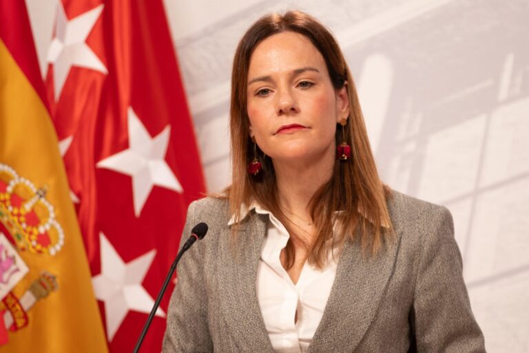 Moñino (VOX) retrata las «estafas» de Ayuso en la Comunidad de Madrid: «Dice que está en contra de la inmigración ilegal y llama a todos los acentos del mundo»