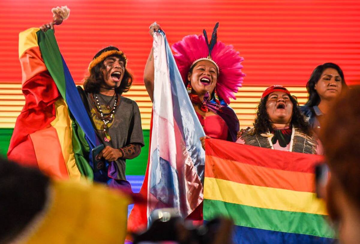 El Gobierno de Sánchez destina 150.000 euros de los españoles a un programa de «indígenas LGBTQIA+» en Brasil