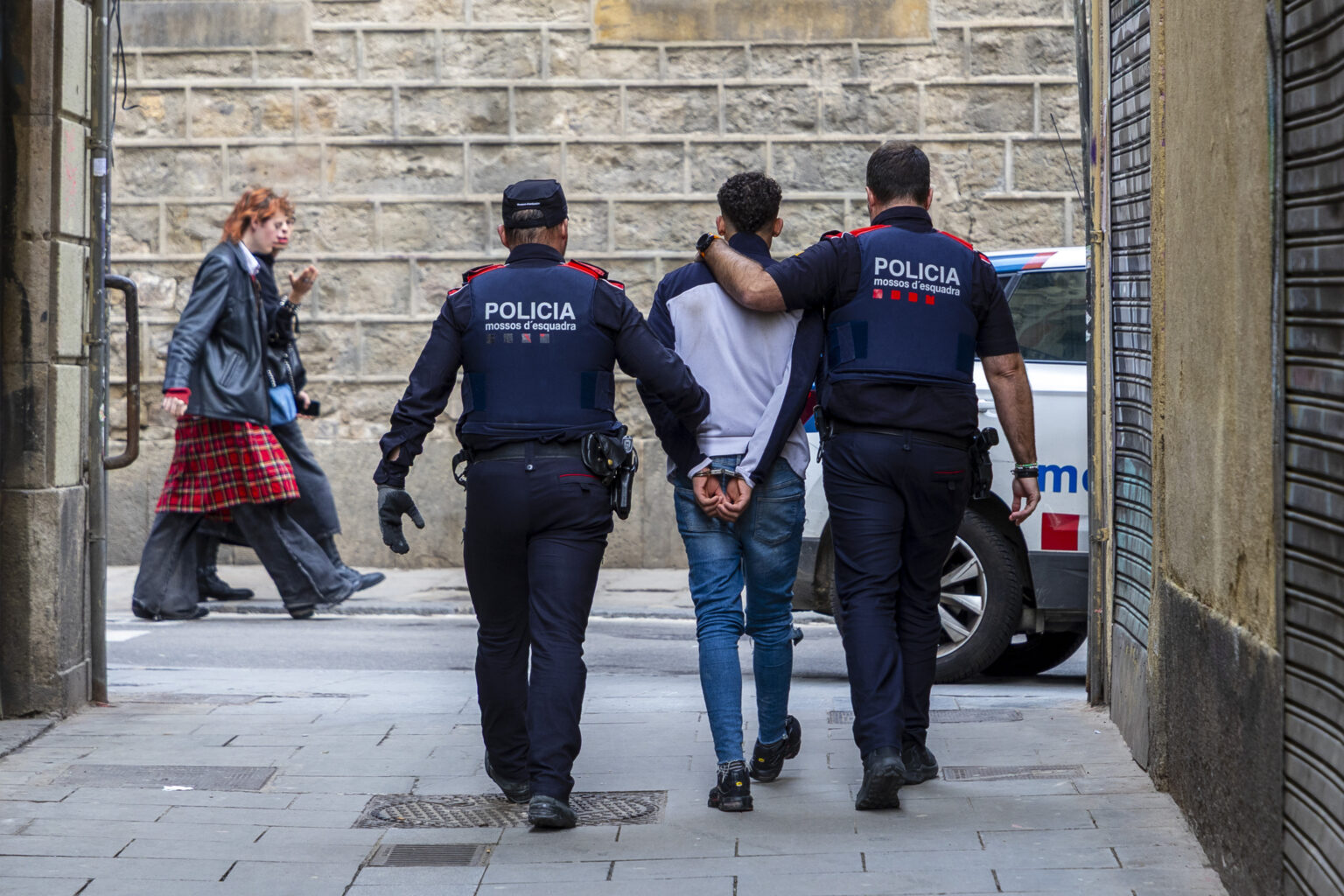 Bandas de magrebíes apalizan a grupos de patriotas