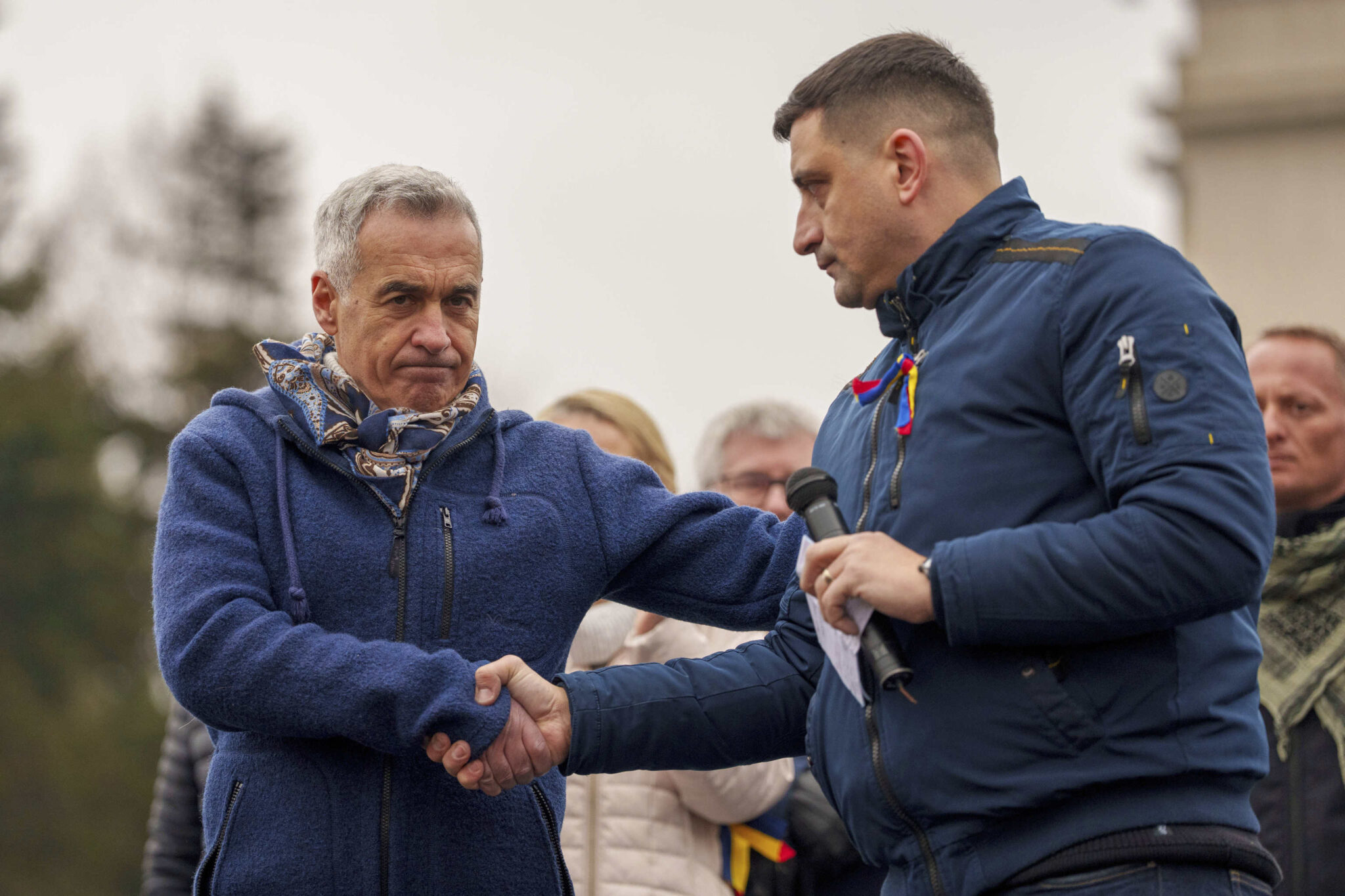 Los patriotas Simion y Georgescu exigen un adelanto electoral en Rumanía tras conocer que Bruselas influyó mediante la censura digital