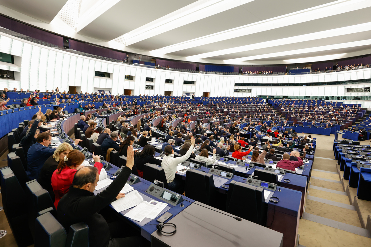 El Partido Popular vota junto a la izquierda el informe «comunista» que refuerza el control de la Comisión Europea sobre las naciones