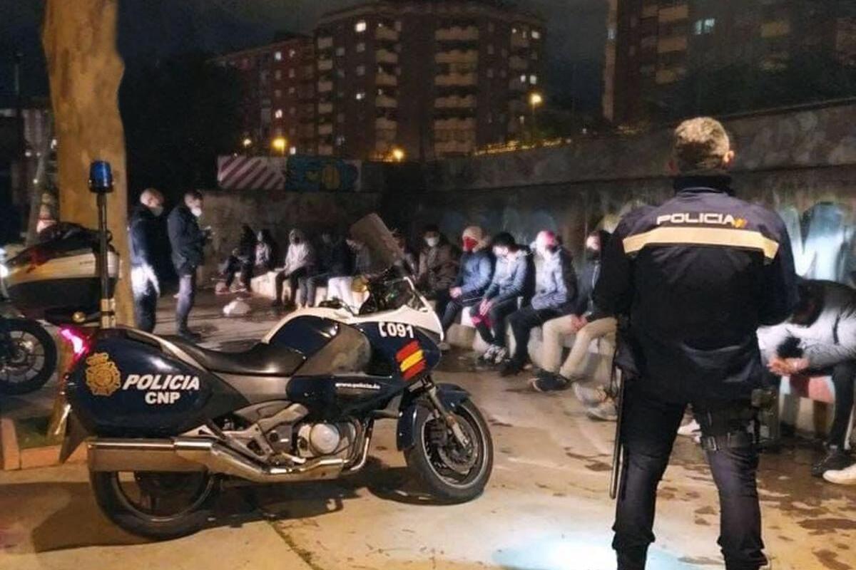 Motín en un centro de menas de Zaragoza: una pelea entre bandas latinas se salda con ocho agentes de la Policía y dos educadores heridos