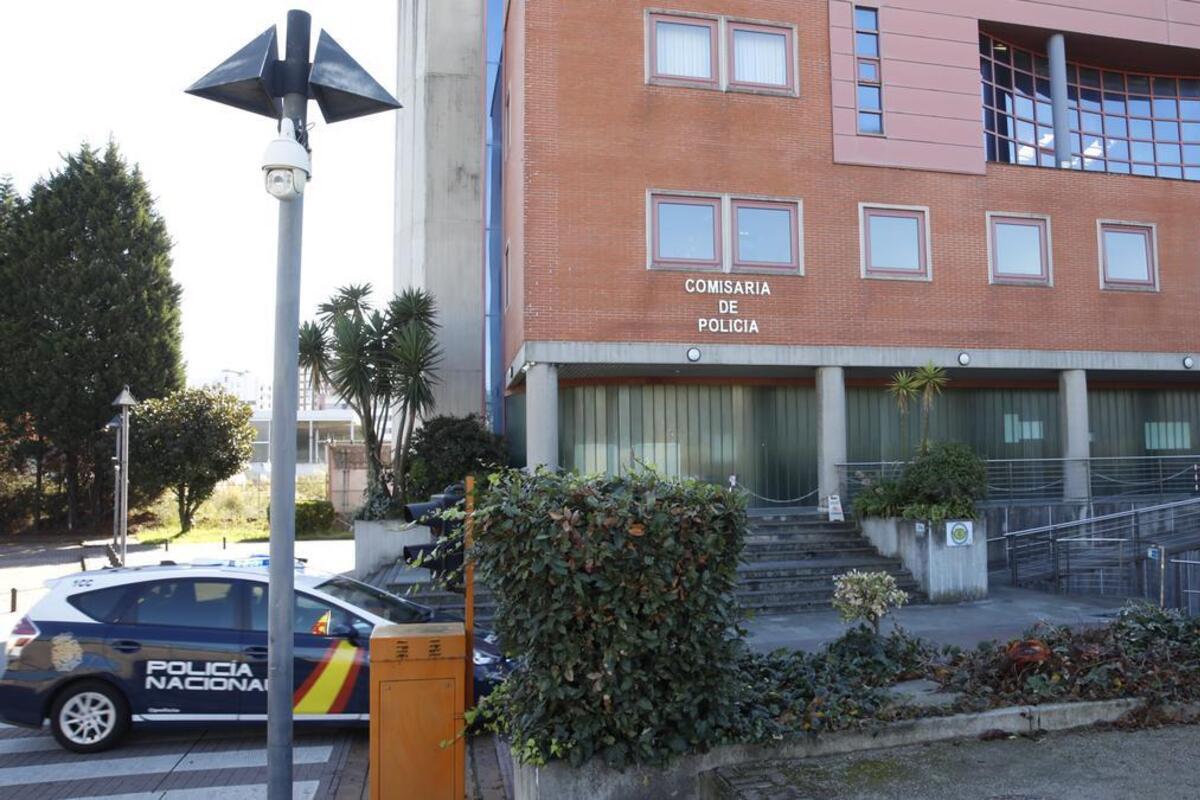 Un inmigrante argelino sale de los calabozos del juzgado en Gijón y roba en un coche aparcado justo delante